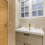 Large 4-room Air-conditioned With Patio In Апартаменты Париж