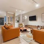 Large 4-room Air-conditioned With Patio In Апартаменты