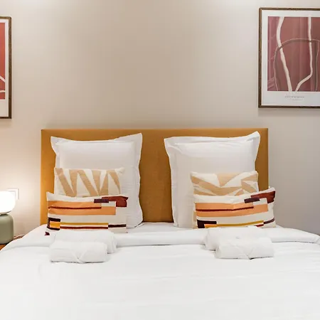 アパート Large 4-room Air-conditioned With Patio In *