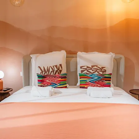 Large 4-room Air-conditioned With Patio In *