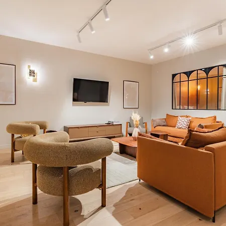 Large 4-room Air-conditioned With Patio In アパート パリ