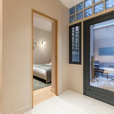 Apartmán Large 4-room Air-conditioned With Patio In Paříž
