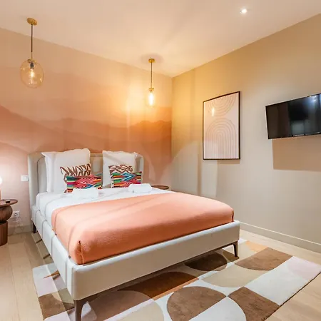 Apartmán Large 4-room Air-conditioned With Patio In