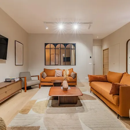 Large 4-room Air-conditioned With Patio In Apartmán *