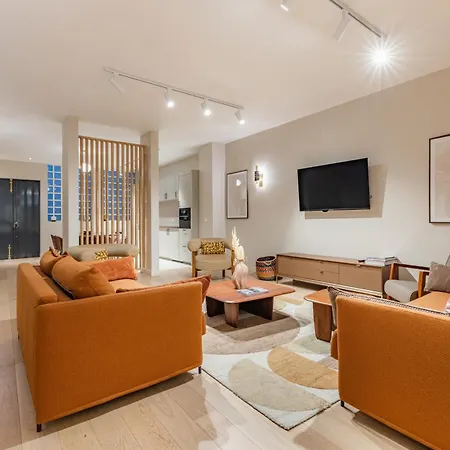 Large 4-room Air-conditioned With Patio In Apartmán