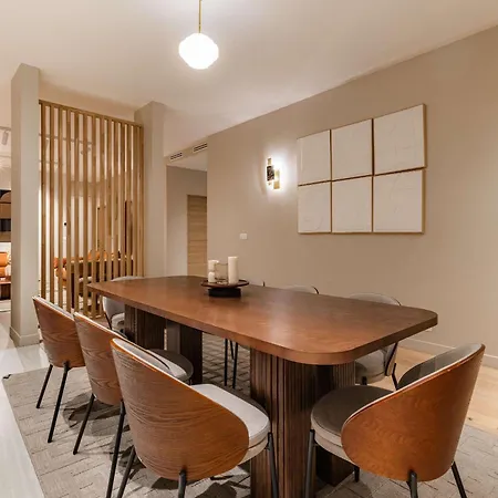 Large 4-room Air-conditioned With Patio In Διαμέρισμα Παρίσι
