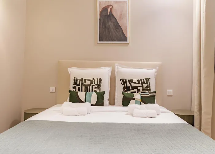 アパート Large 4-room Air-conditioned With Patio In *