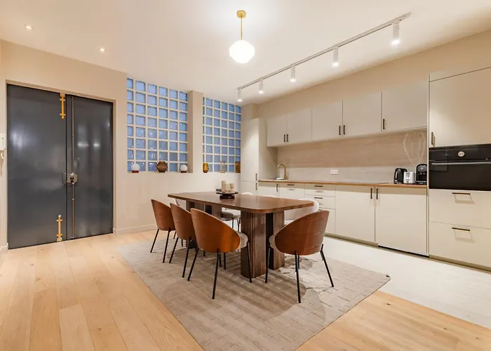 Large 4-room Air-conditioned With Patio In