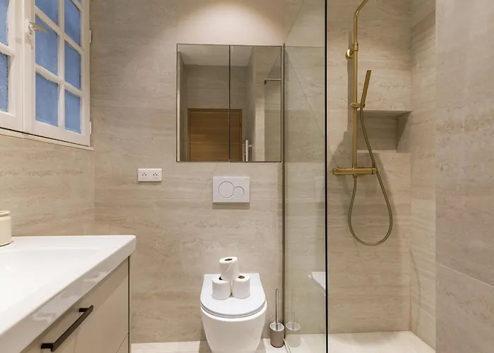 アパート Large 4-room Air-conditioned With Patio In *