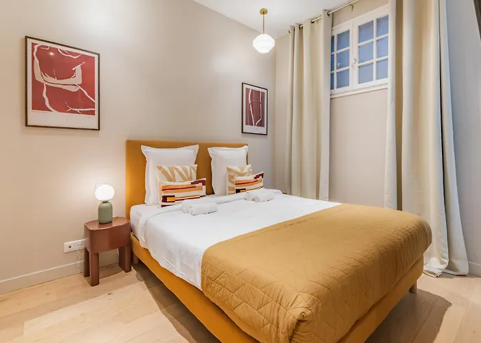 Large 4-room Air-conditioned With Patio In アパート *