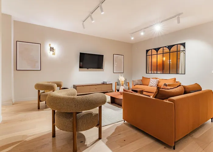 Large 4-room Air-conditioned With Patio In アパート パリ