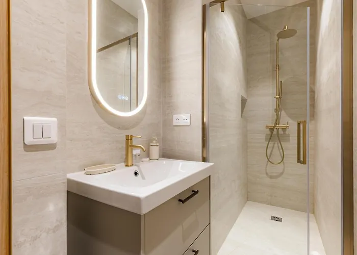 Large 4-room Air-conditioned With Patio In * パリ