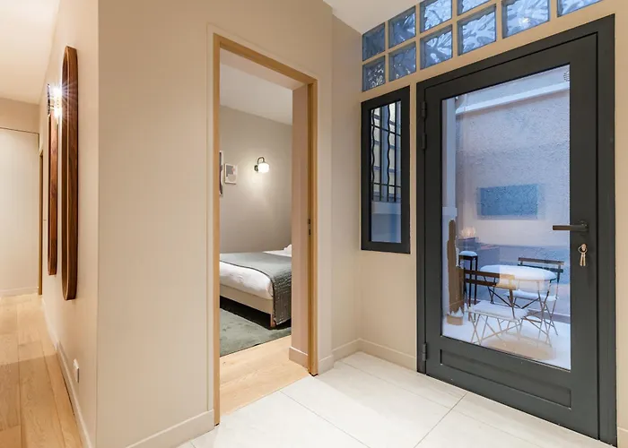 アパート Large 4-room Air-conditioned With Patio In パリ