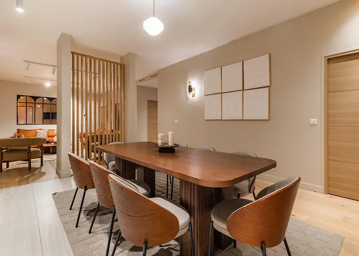 Large 4-room Air-conditioned With Patio In